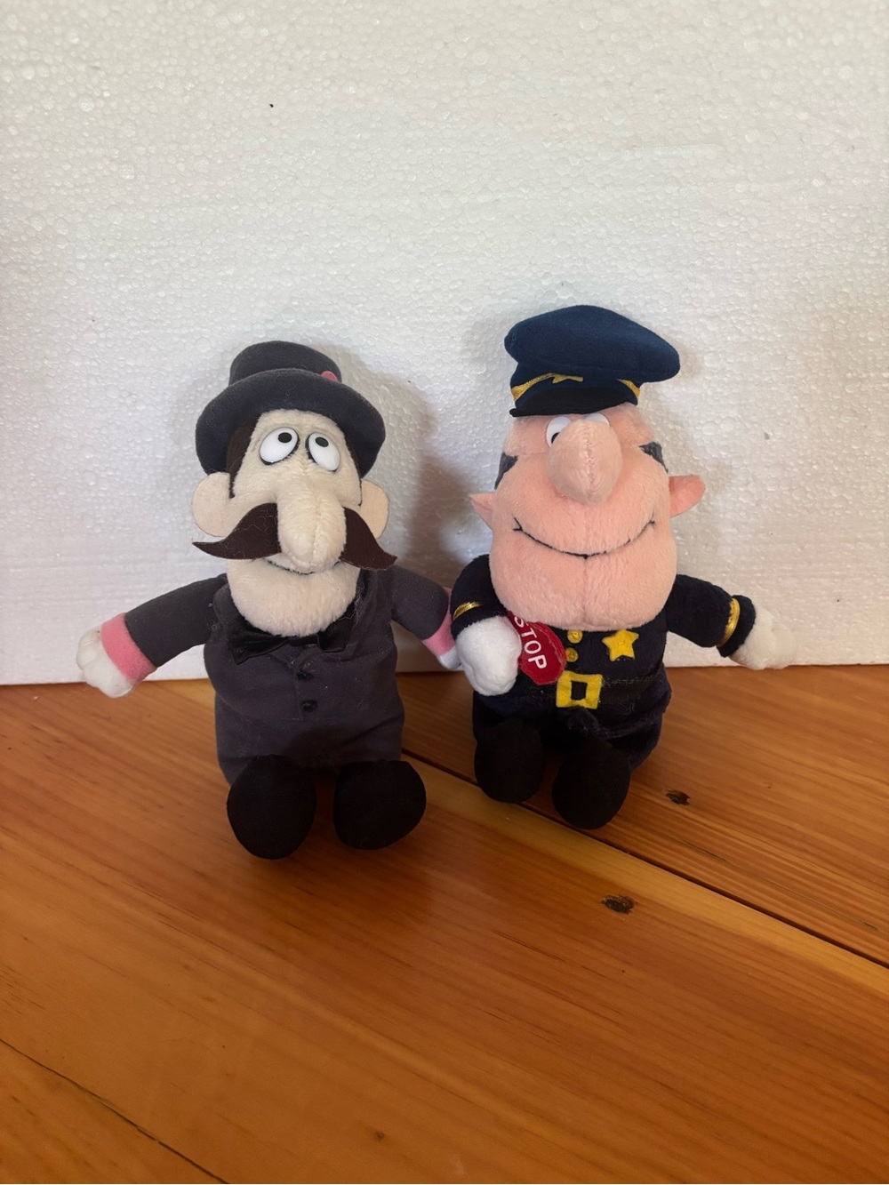 Frosty’s Winter Wonderland Professor Hinkle & Traffic Cop Plush Set